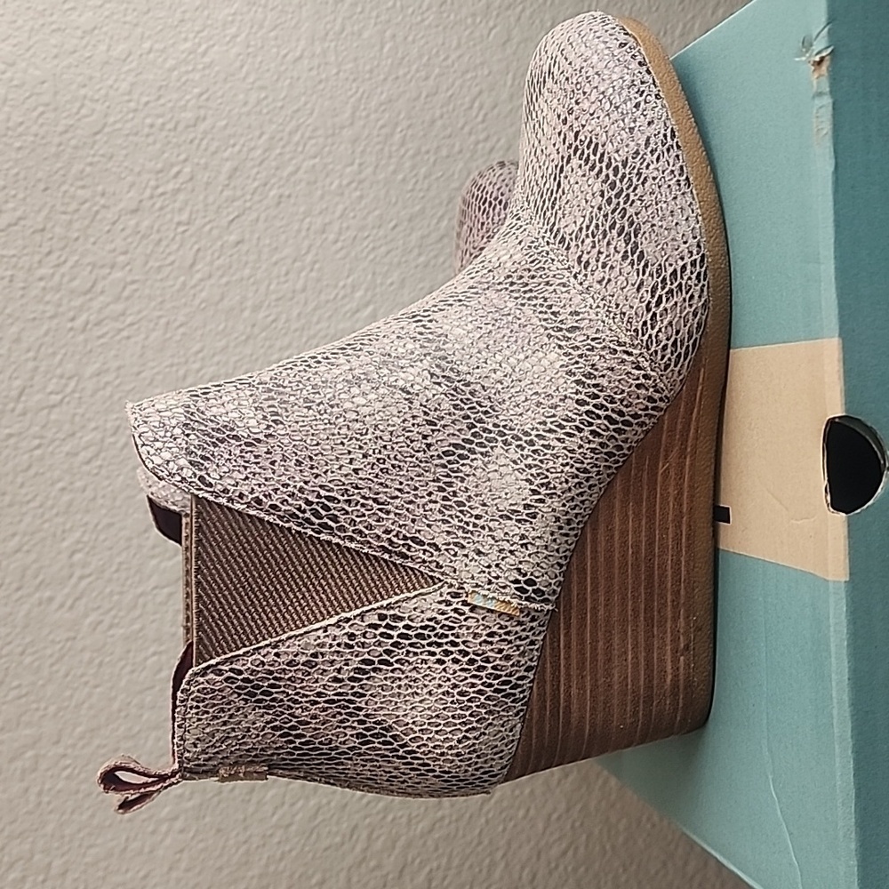TOMS Kelsey snake suede 8